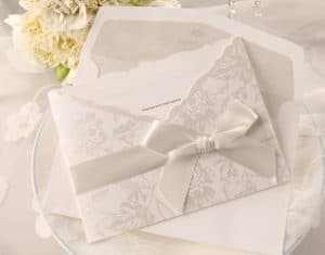 Thiệp cưới phong cách hiện đại L9764 nơ trắng tao nhã