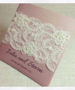 Thiệp cưới TGTD039 vải ren trắng đính hạt cườm