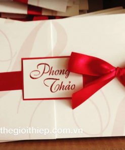 In thiệp cưới TGTD130 họa tiết chìm & nơ đỏ ấn tượng