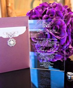 Thiệp cưới TGTD143 nổi bật hơn với hoa & cườm