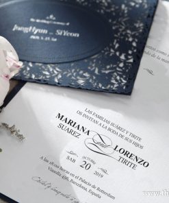 cận cảnh thiệp cưới cao cấp BH5158