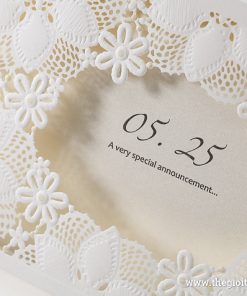 Cận cảnh Thiệp cưới BH7201 hoa văn 3D