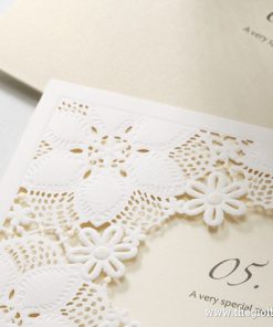 Thiệp cưới BH7201 đường cắt laser tinh xảo nhất 2019