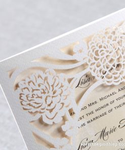 Cận cảnh hoa văn Thiệp cưới sang trọng IWP14032