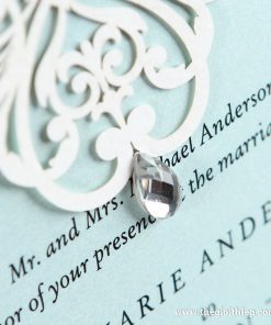 cận cảnh hạt pha lê đẹp của Thiệp cưới LA824