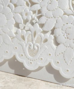 Cận cảnh hoa văn dập nổi Thiệp cưới BH4121