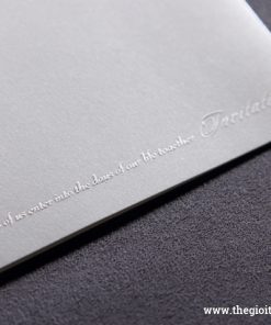 Font chữ cuốn hút nhờ dập nổi của Thiệp cưới L8751